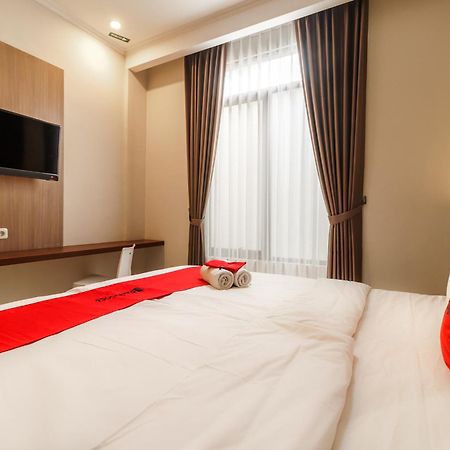 Reddoorz Plus Near Lippo Mall Kemang 2 Hotel Jakarta Exterior photo