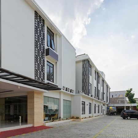 Reddoorz Plus Near Lippo Mall Kemang 2 Hotel Jakarta Exterior photo