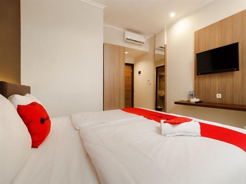 Reddoorz Plus Near Lippo Mall Kemang 2 Hotel Jakarta Exterior photo