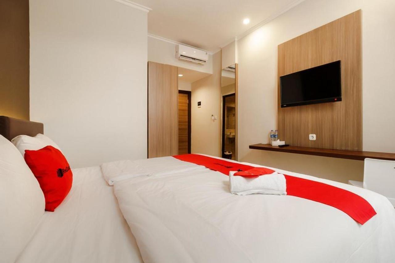 Reddoorz Plus Near Lippo Mall Kemang 2 Hotel Jakarta Exterior photo