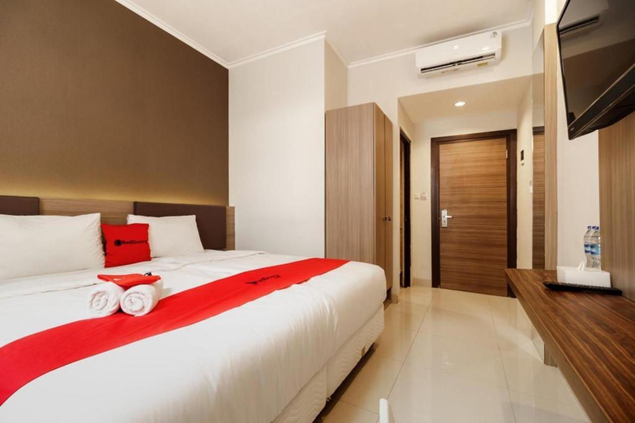 Reddoorz Plus Near Lippo Mall Kemang 2 Hotel Jakarta Exterior photo