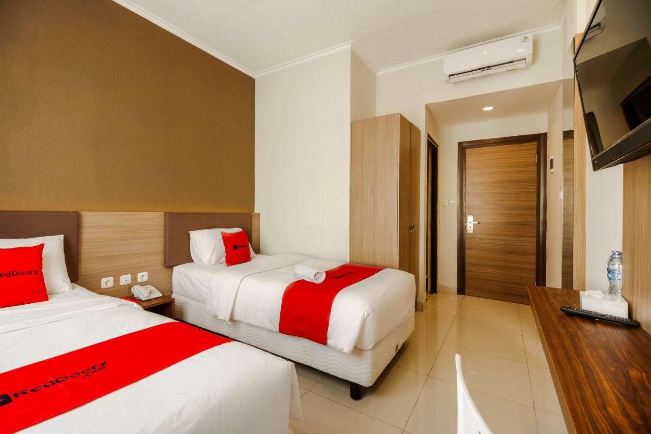 Reddoorz Plus Near Lippo Mall Kemang 2 Hotel Jakarta Exterior photo