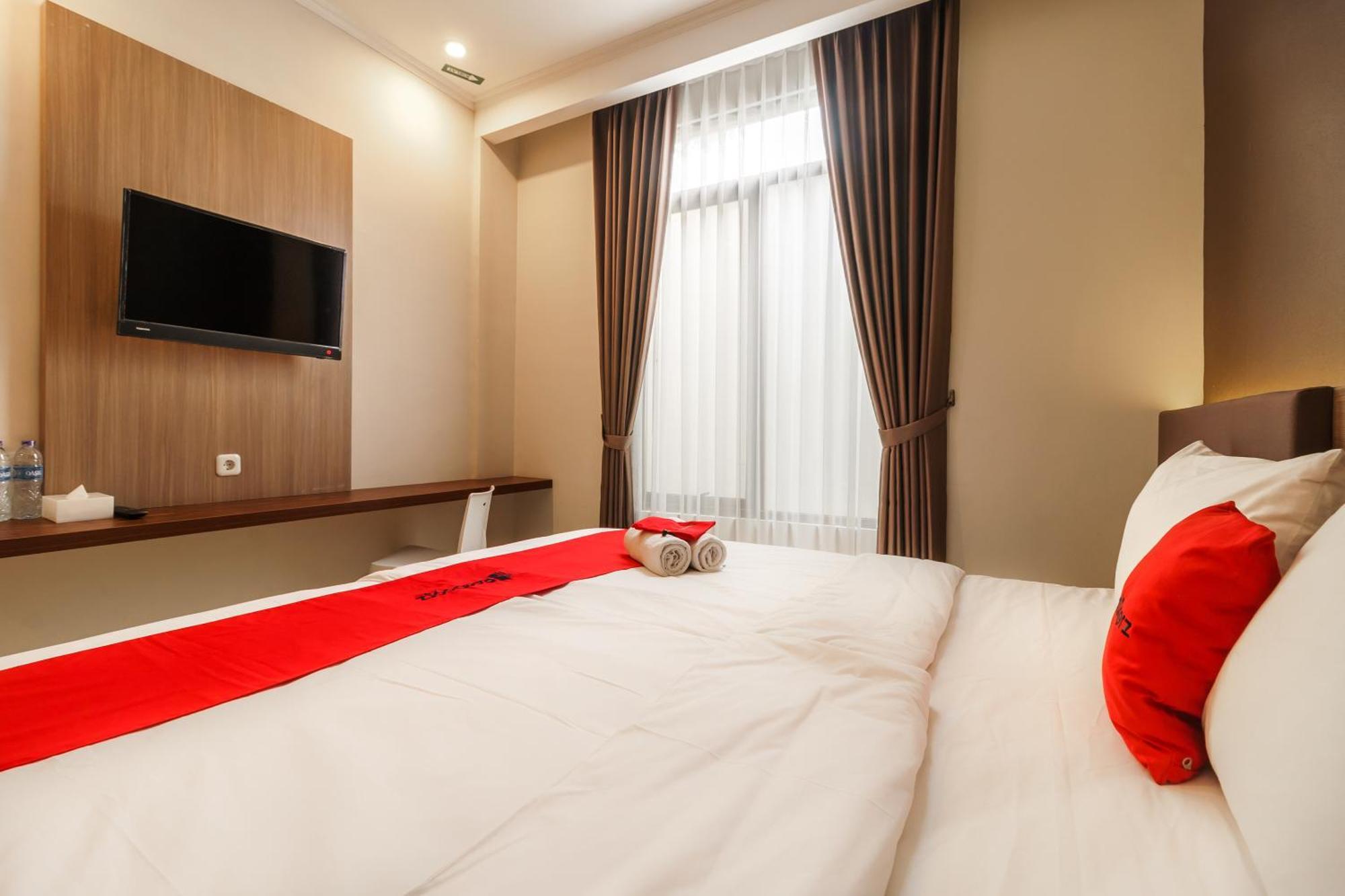 Reddoorz Plus Near Lippo Mall Kemang 2 Hotel Jakarta Exterior photo